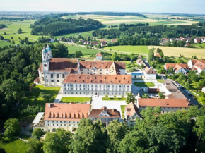 Отель Hotel Kloster Holzen  Алльмансхофен